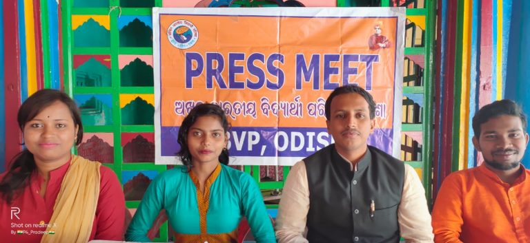 4b6687e2e897adf1397791cef06ec3933173de5310ba3e2bae2d75fe6931aff7_1