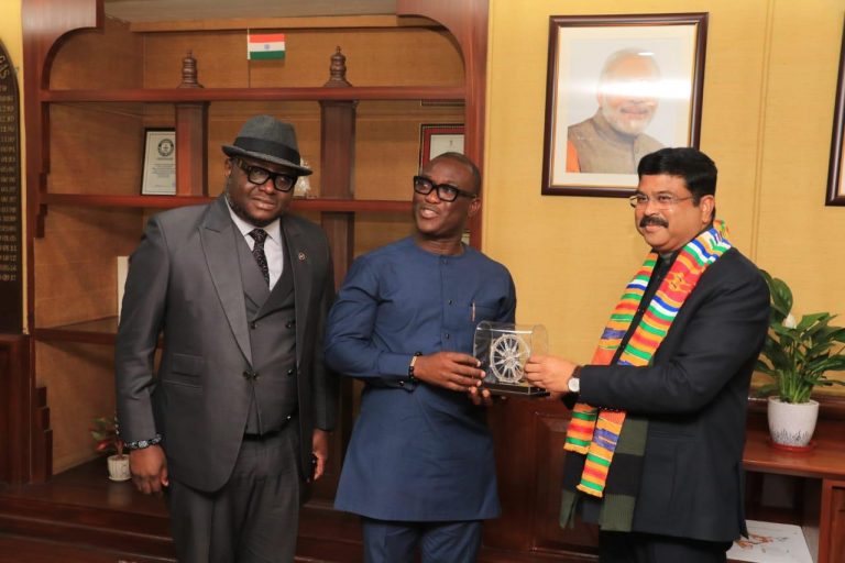 e4edd3a7a23271ea9e9257e41c7c915483178aec8ebe71fca74d65779e0800d5_1