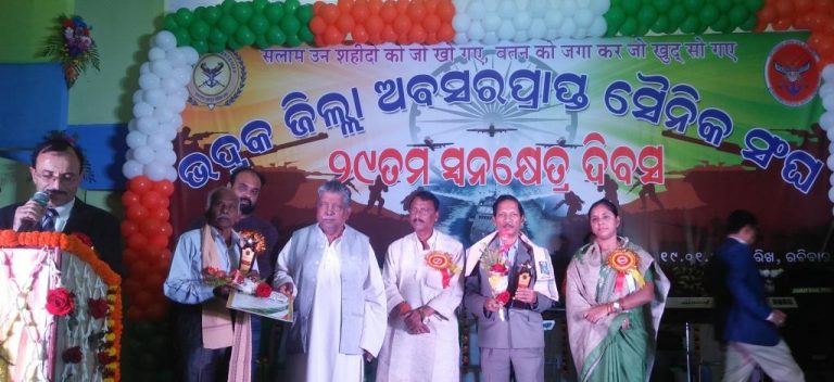 e90c00b836259fa64e18fc65d37070faa8c42cb71a19aaeb0350ab64dbe4f59c_1