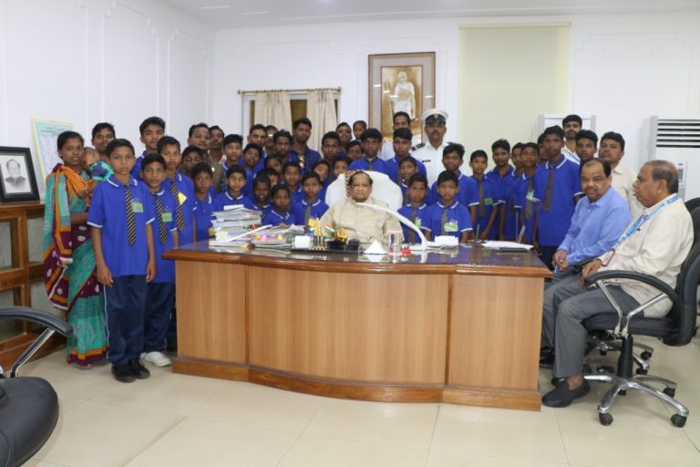 efd99dd8f6a021f5115e5e427b880e40a53ceb860aa5df4113616e1fae53fc54_1