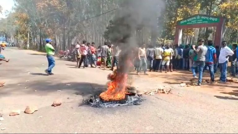 b05123d84475ea1bb74ca676b66a559b83bfa8b8943f94838aa9a7bfb5e2d958_1