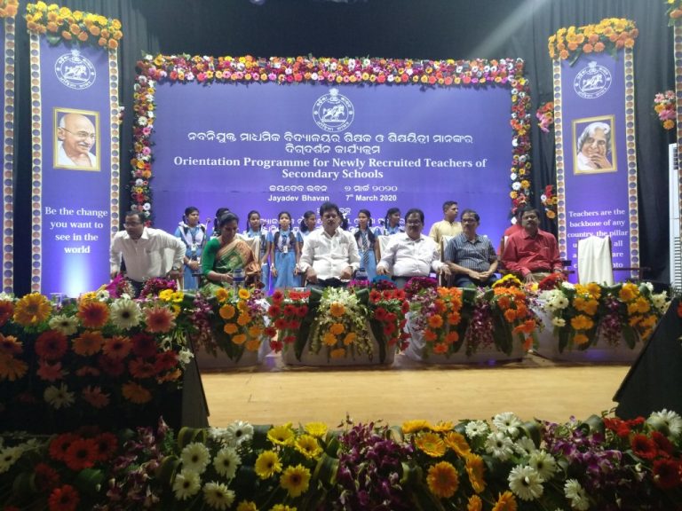 32f194b6bd47064f9140fec504b4d7f83d623c5b9d9a51270312b1828c857ba1_1