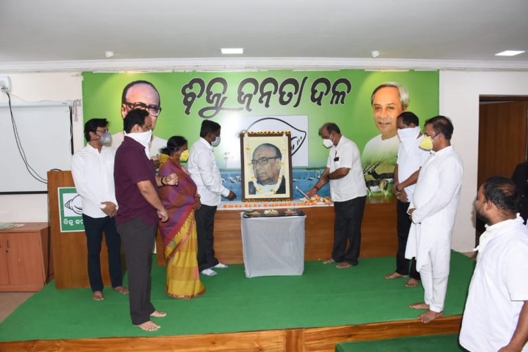 e342b7df6102c767fa3781ef613dbfcccc4769e73e1b8715b82b2caa0fc5df6e_1