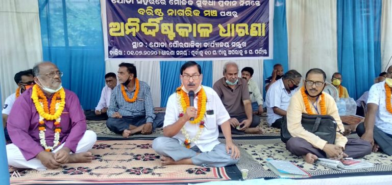 815aa2a2b85398ec27e6789f5b74b8005c6b77fad8fde91842d15c6a4a45de49_1