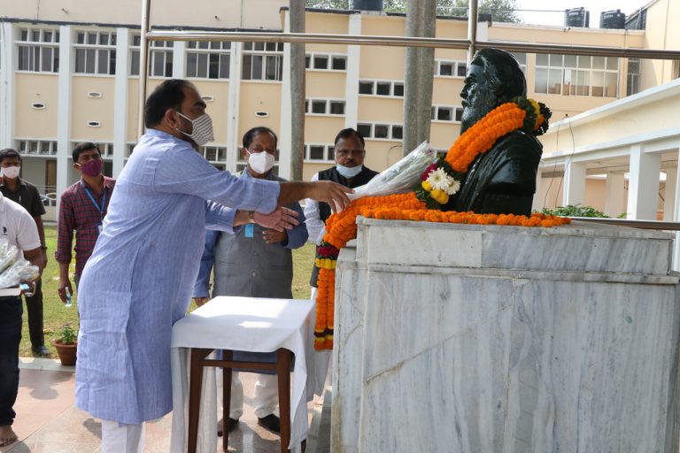 31c121b7077b66b8c0ea3f98824732de46e70932286d9c0d665e51178aed8b4a_1