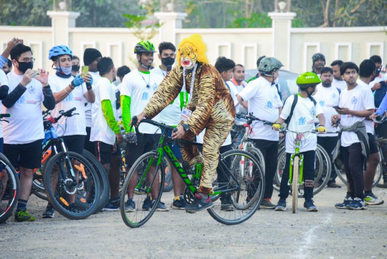 e712dd441bcf8ddcd711a4217573080cc0fb9093809d15d3be708b3b6e12a90d_1