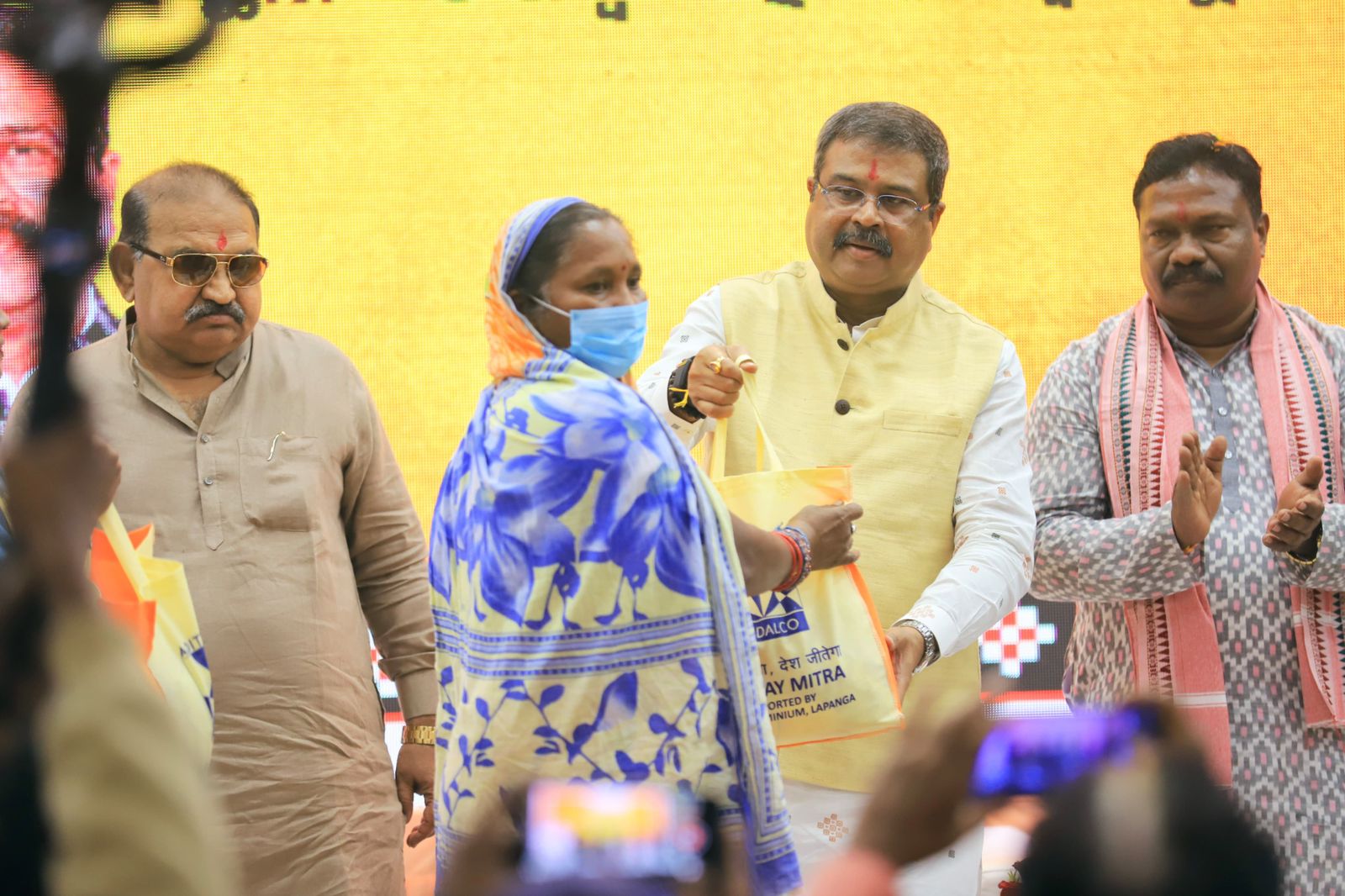 42d1a75ffa898ed23afdcf4848e383ac_1479104324