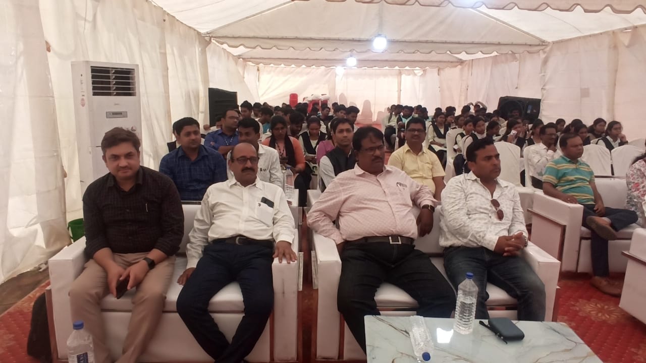 54cf3642c32d453b615648518e3b7b3c_928716857